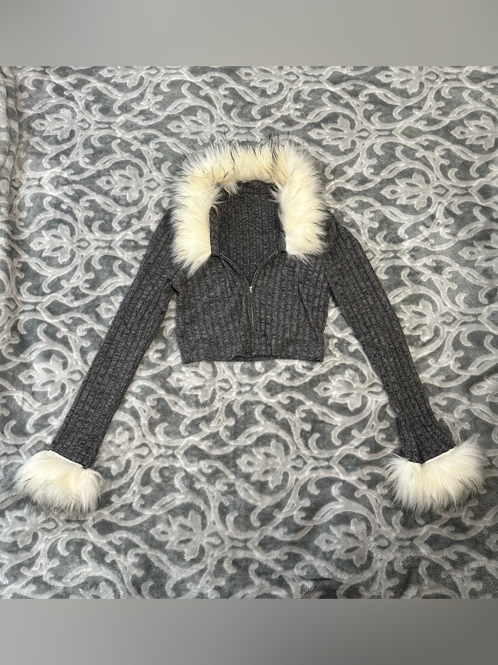 SHEIN Charcoal Gray Cropped Rib-Knit Hoodie with Cream Faux-Fur Trim